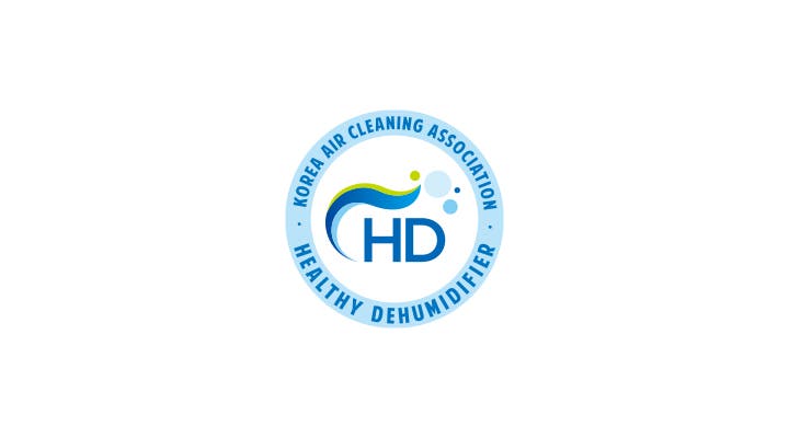 원형 로고 이미지로, 파란색 테두리 안에 KOREA AIR CLEANING ASSOCIATION과 HEALTHY DEHUMIDIFIER라는 문구가 적혀 있습니다. 중앙에는 파란색과 초록색 물결 모양과 함께 HD라는 글자가 있습니다.