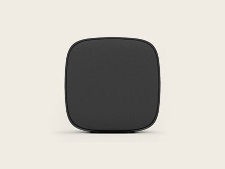 LG 사운드 스위트 W7의 외관 이미지. 검은색 우퍼로 둥근 사각형 모양 우퍼가 세워져 있는 모습.