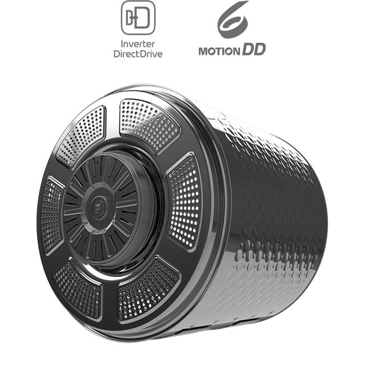 세탁기 드럼이 회전하는 모습이 있으며, Inverter DirectDrive와 6 Motion DD라는 텍스트가 포함되어 있습니다. 드럼은 금속성으로 보이며, 표면에 여러 개의 작은 구멍이 있습니다.