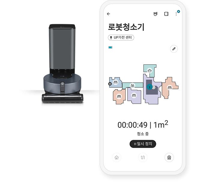 로봇청소기와 스마트폰 화면이 나란히 배치되어 있습니다. 스마트폰 화면에는 로봇청소기라는 제목과 함께 UP가전 센터라는 텍스트가 있으며, 청소 구역을 나타내는 다양한 색상의 지도 이미지가 보입니다. 지도에는 현재 로봇청소기의 위치가 표시되어 있습니다. 지도 아래에는 00:00:49 | 1m²라는 청소 시간과 면적 정보가 표시되어 있고, 청소 중이라는 상태와 일시 정지 버튼이 있습니다.