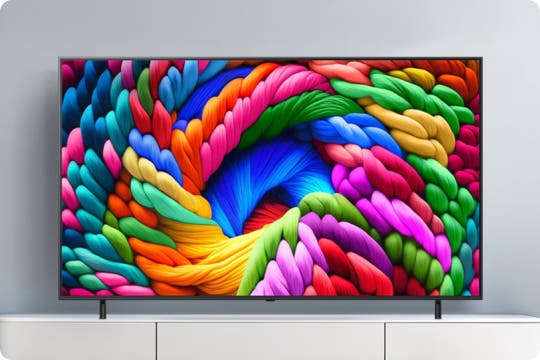 나노셀 TV 화면에 다채로운 색상의 실타래 이미지가 표시된 모습