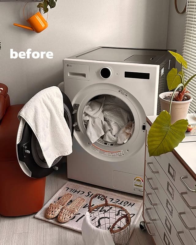 'before'라는 글자가 포함되어 있으며 문이 열린 LG 트롬 오브제컬렉션 건조기. 내부에는 세탁물이 가득하며, 주변에는 빨래 바구니와 수건이 놓여 있는 일상적인 모습.