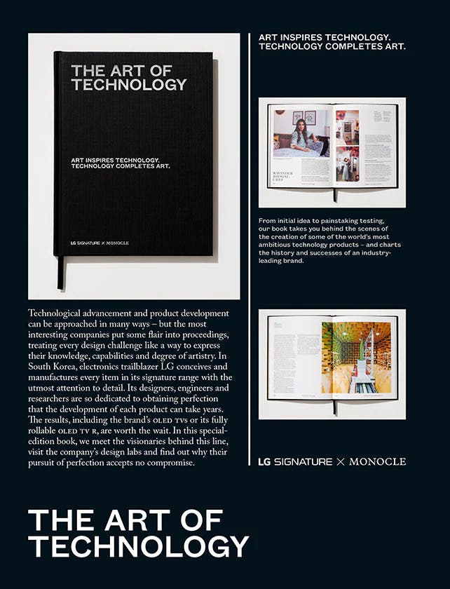 LG SIGNATURE와 MONOCLE이 협업하여 제작한 'The Art of Technology' 책이 강조된 홍보 이미지. 검은색 표지의 책이 중심에 배치되어 있으며, 상단에는 'ART INSPIRES TECHNOLOGY. TECHNOLOGY COMPLETES ART.'라는 문구가 있다. 오른쪽에는 책 내부 페이지가 펼쳐진 이미지 두 개가 있으며, 기술과 예술의 조화, 제품 개발 과정이 설명되어 있다. 하단에는 LG의 혁신적인 OLED 기술과 디자인 철학을 소개하는 영문 텍스트가 포함되어 있다.
