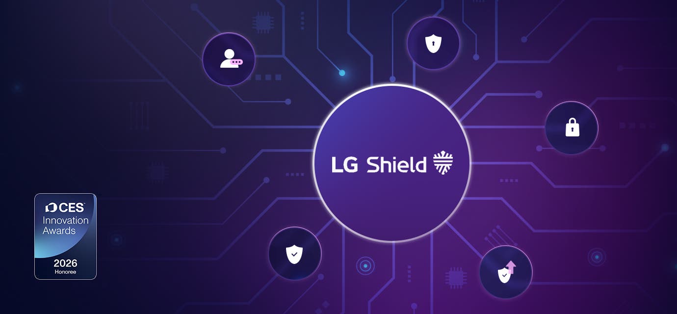 중앙의 LG Shield 아이콘을 중심으로 사용자 인증, 보안 설정, 네트워크 연결 등을 상징하는 다양한 아이콘들이 유기적으로 연결되어 빛나고 있습니다. 좌측 하단에는 신뢰성을 입증하는 'CES 2026 혁신상(Innovation Awards)' 로고가 배치되어 있어 강력한 보안 성능을 강조합니다.