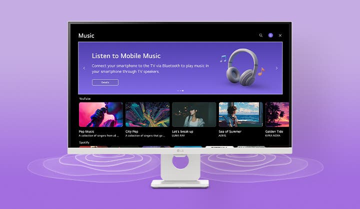 보라색 배경 중앙의 모니터 화면에 'Music' 홈 화면이 띄워져 있습니다. 상단 배너에는 'Listen to Mobile Music'이라는 문구와 헤드셋 이미지가 있으며, 하단에는 팝, 시티팝 등 장르별 유튜브 음악 콘텐츠들이 나열되어 있습니다. 모니터 하단에는 소리의 울림을 형상화한 파동 그래픽이 퍼져 나가 입체적인 사운드 경험을 시각화합니다.